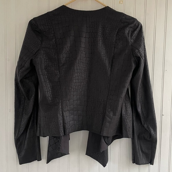 BLANKNYC Black Faux Leather Croc Skin Open Front Waterfall Jacket Size XS - Picture 4 of 9